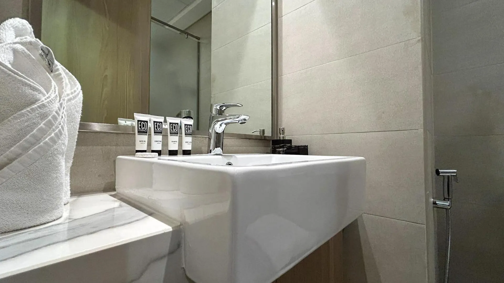 Bespoke Holiday Homes - Studio With Modern Amenities In Azizi Riviera Dubai 0*,  United Arab Emirates
