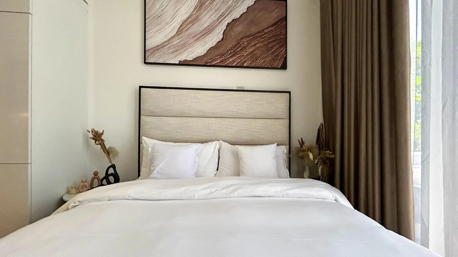 Bespoke Holiday Homes - Studio With Modern Amenities In Azizi Riviera Dubai 0*,  United Arab Emirates